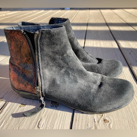 DANSKO 😍 black suede & leather Otis booties • size 37 US size 6.5/7 •beautiful - Picture 4 of 8